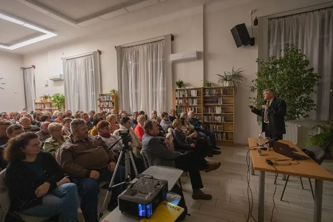 Kalmár János Rejtélyes középkor címmel tartott előadást Gyomaendrődön